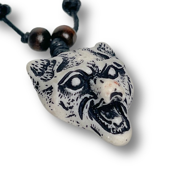 ✧ Men’s White Mountain Bear Adjustable Statement Necklace - Picture 3 of 4